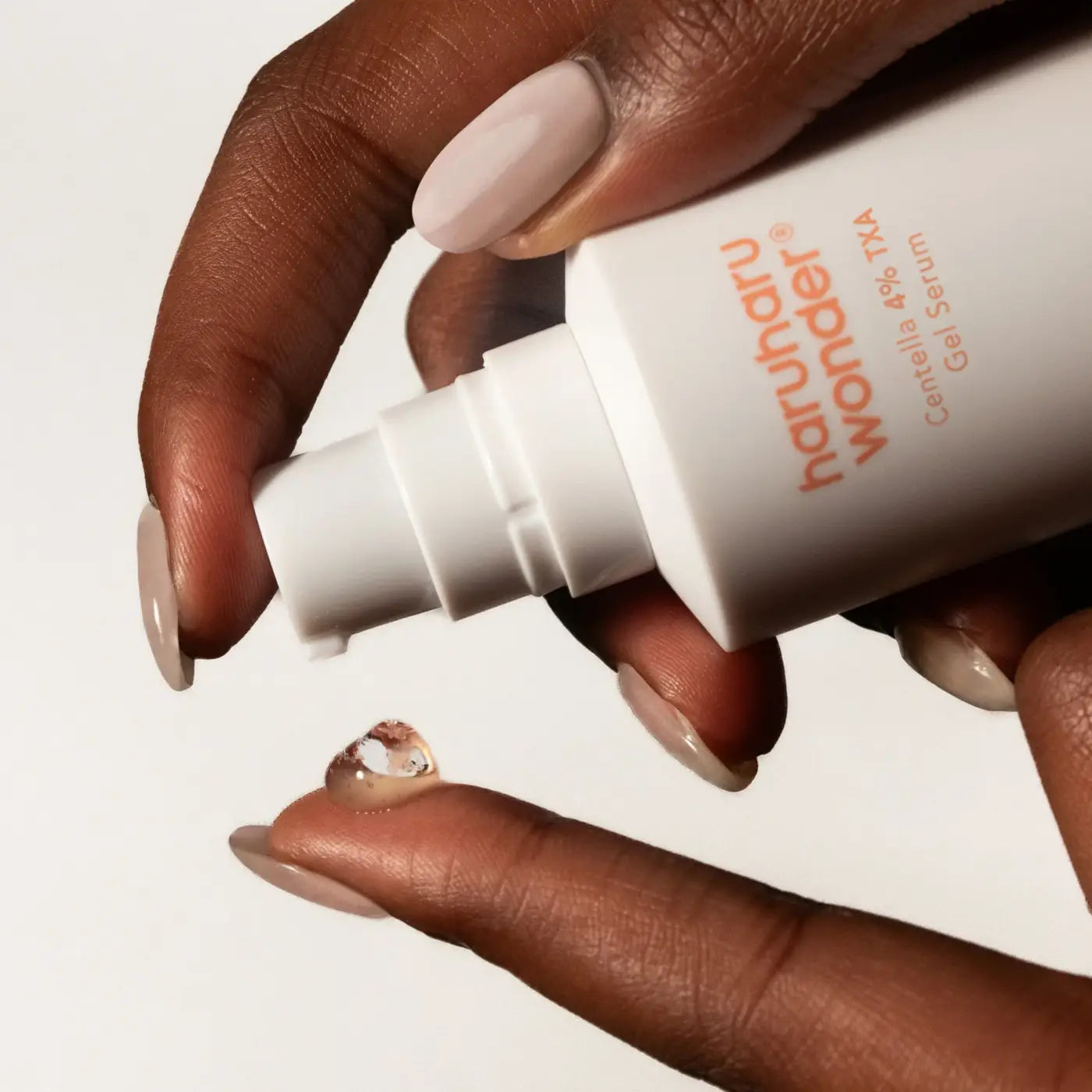 White cylindrical bottle of harunahar candelilla 4% txa gel serum with white pump from best korean skincare brands sa