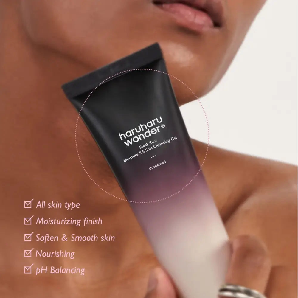 Black and white gradient tube of haruharu wonder black rice moisture 5.5 soft cleansing gel soft cleansing unscented